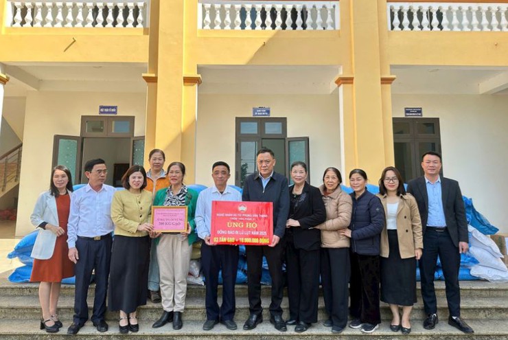 Nghĩa tình của ông Phùng Văn Thanh với đồng bào vùng lũ- Ảnh 3.