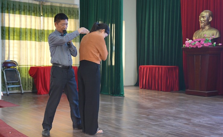 Xã Dương Hoà tổ chức tập huấn sơ cấp cứu, phòng chống tai nạn thương tích và chăm sóc sức khỏe góp phần xây dựng cộng đồng an toàn - Ảnh 7.