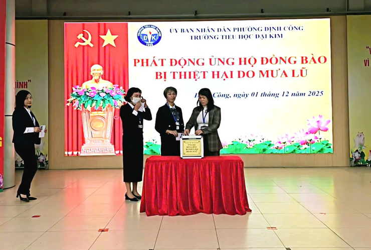 Trường Tiểu học Đại Kim tổ chức hoạt động quyên góp ủng hộ đồng bào miền Trung, Tây Nguyên bị thiệt hại do mưa lũ
- Ảnh 1.