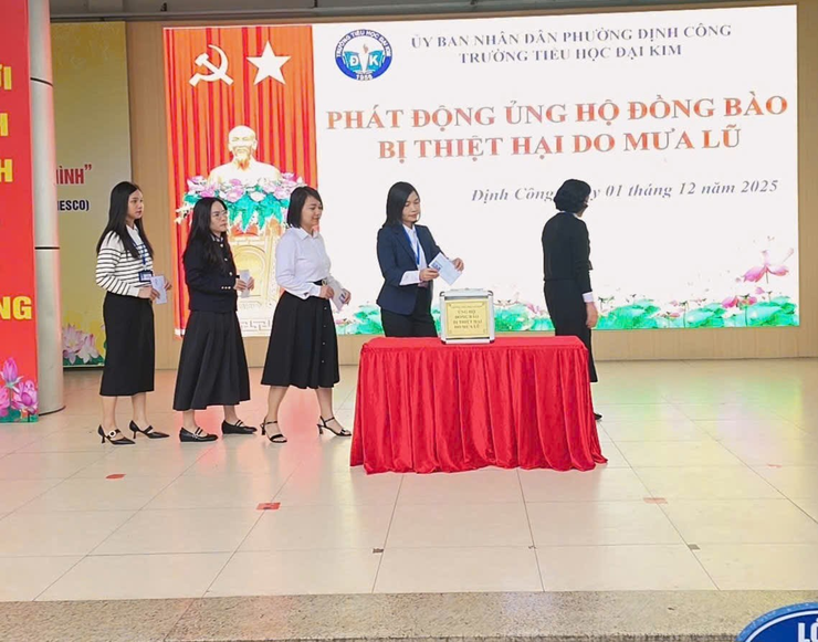 Trường Tiểu học Đại Kim tổ chức hoạt động quyên góp ủng hộ đồng bào miền Trung, Tây Nguyên bị thiệt hại do mưa lũ
- Ảnh 2.