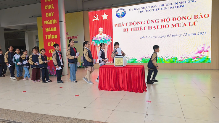 Trường Tiểu học Đại Kim tổ chức hoạt động quyên góp ủng hộ đồng bào miền Trung, Tây Nguyên bị thiệt hại do mưa lũ
- Ảnh 3.