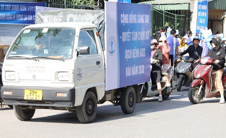 Hà Nội: Đẩy mạnh phát hiện sớm, mở rộng điều trị, quyết liệt kiểm soát HIV/AIDS- Ảnh 1.