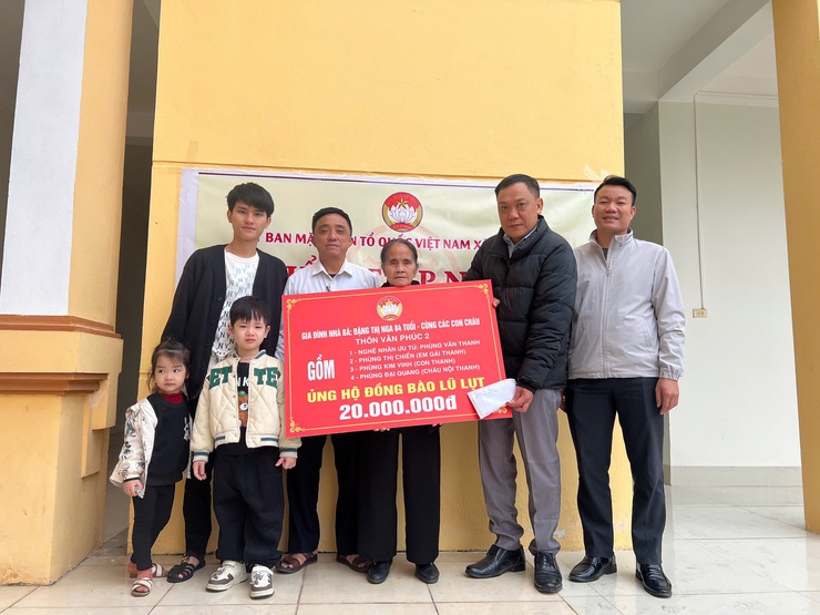 Nghĩa tình của ông Phùng Văn Thanh với đồng bào vùng lũ- Ảnh 2.