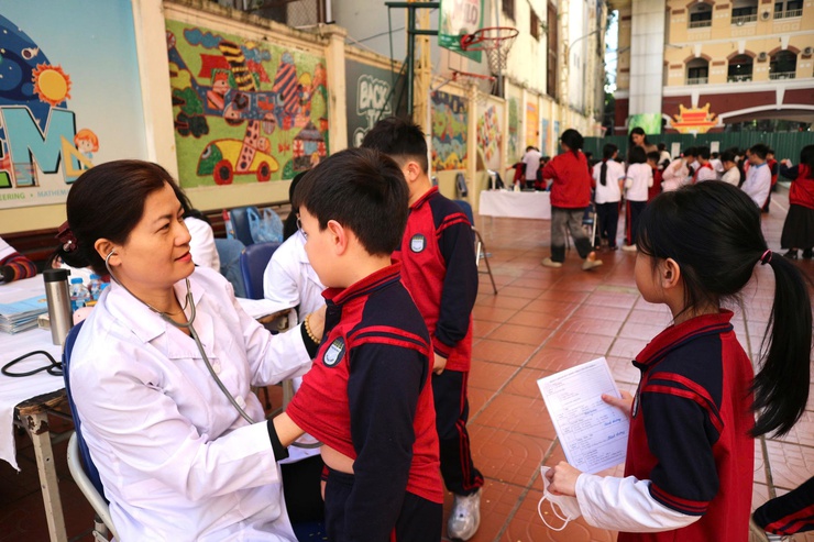 Phường Hai Bà Trưng tổ chức kiểm tra sức khỏe học sinh năm học 2025 - 2026.- Ảnh 9.