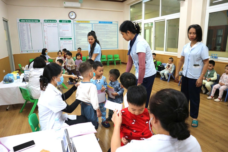 Phường Hai Bà Trưng tổ chức kiểm tra sức khỏe học sinh năm học 2025 - 2026.- Ảnh 7.