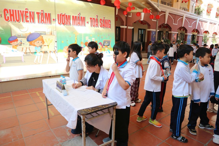 Phường Hai Bà Trưng tổ chức kiểm tra sức khỏe học sinh năm học 2025 - 2026.- Ảnh 3.