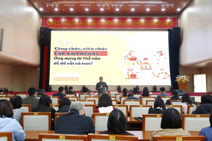 Phường Hà Đông đã tổ chức lớp đào tạo, bồi dưỡng về ứng dụng trí tuệ nhân tạo (AI) trong công tác hành chính- Ảnh 1.