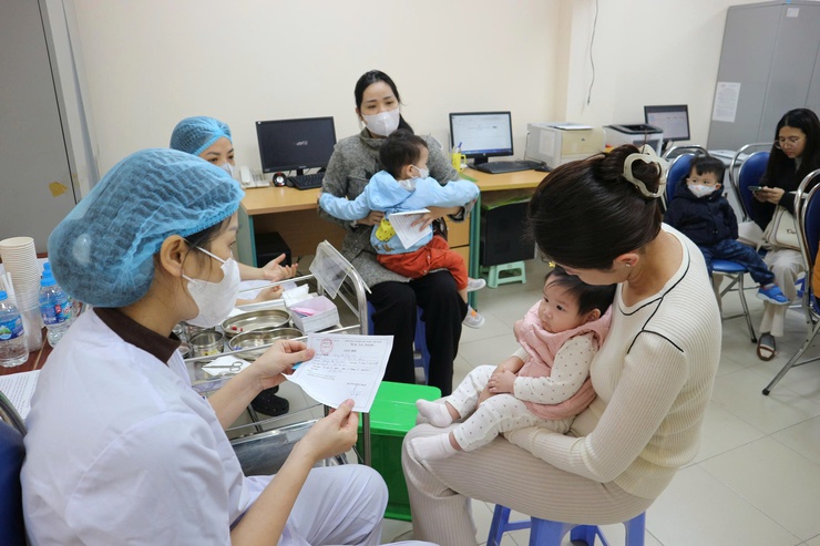 Phường Hai Bà Trưng tổ chức chiến dịch cho trẻ uống bổ sung Vitamin A đợt 2 năm 2025.
- Ảnh 7.