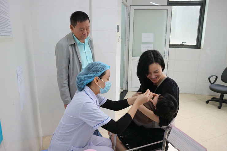 Phường Hai Bà Trưng tổ chức chiến dịch cho trẻ uống bổ sung Vitamin A đợt 2 năm 2025.
- Ảnh 4.