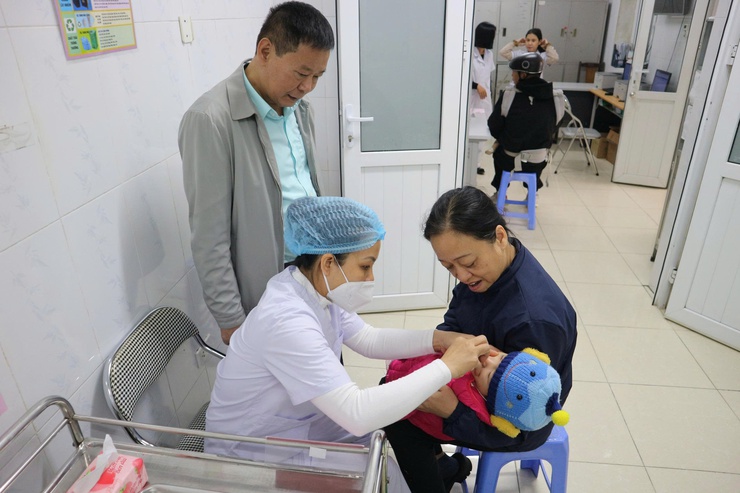 Phường Hai Bà Trưng tổ chức chiến dịch cho trẻ uống bổ sung Vitamin A đợt 2 năm 2025.
- Ảnh 5.