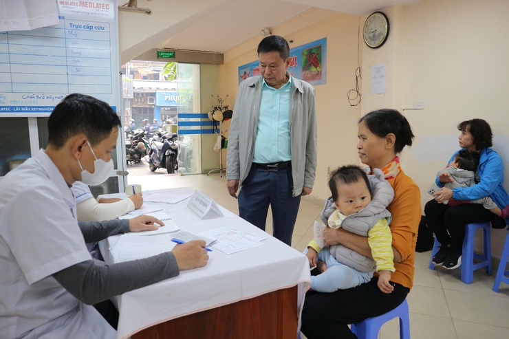 Phường Hai Bà Trưng tổ chức chiến dịch cho trẻ uống bổ sung Vitamin A đợt 2 năm 2025.
- Ảnh 6.