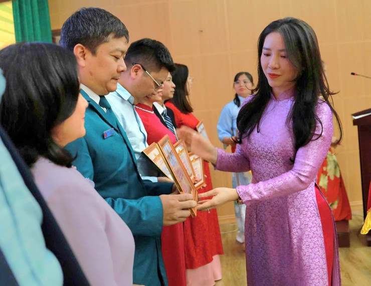 Phường Xuân Đỉnh khen thưởng 373 tập thể, cá nhân tiêu biểu, tạo động lực hoàn thành nhiệm vụ năm 2026- Ảnh 5.