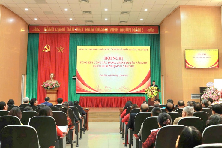 Phường Xuân Đỉnh khen thưởng 373 tập thể, cá nhân tiêu biểu, tạo động lực hoàn thành nhiệm vụ năm 2026- Ảnh 2.