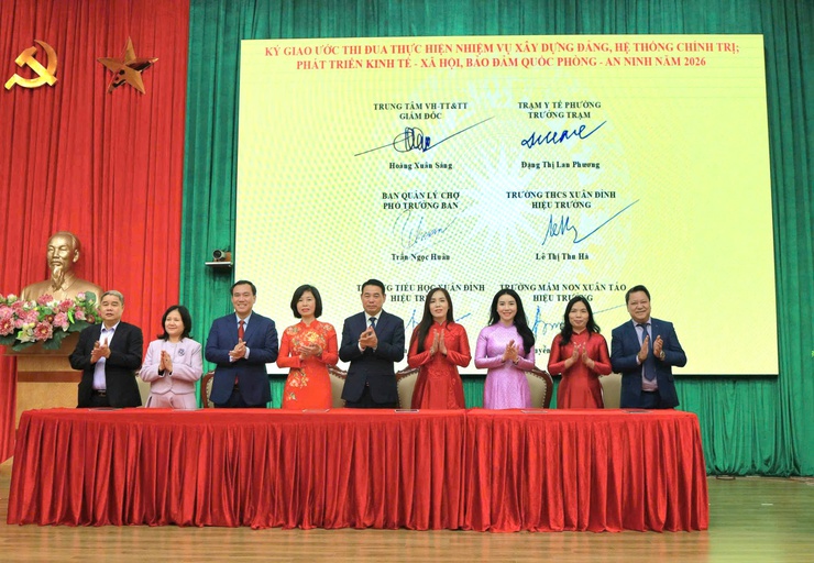 Phường Xuân Đỉnh khen thưởng 373 tập thể, cá nhân tiêu biểu, tạo động lực hoàn thành nhiệm vụ năm 2026- Ảnh 4.