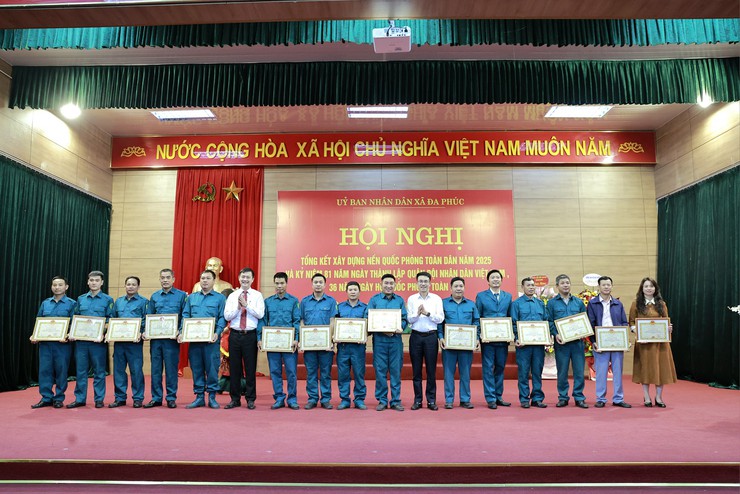 XÃ ĐA PHÚC - TỔNG KẾT CÔNG TÁC QUÂN SỰ, QUỐC PHÒNG ĐỊA PHƯƠNG NĂM 2025 VÀ GẶP MẶT KỶ NIỆM 81 NĂM NGÀY THÀNH LẬP QUÂN ĐỘI NHÂN DÂN VIỆT NAM- Ảnh 11.