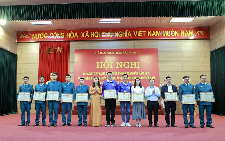 XÃ ĐA PHÚC - TỔNG KẾT CÔNG TÁC QUÂN SỰ, QUỐC PHÒNG ĐỊA PHƯƠNG NĂM 2025 VÀ GẶP MẶT KỶ NIỆM 81 NĂM NGÀY THÀNH LẬP QUÂN ĐỘI NHÂN DÂN VIỆT NAM- Ảnh 10.