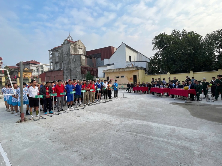 XÃ PHÚC SƠN TỔ CHỨC GIẢI BÓNG CHUYỀN HƠI CỰU CHIẾN BINH CHÀO MỪNG CÁC NGÀY LỄ LỚN- Ảnh 1.