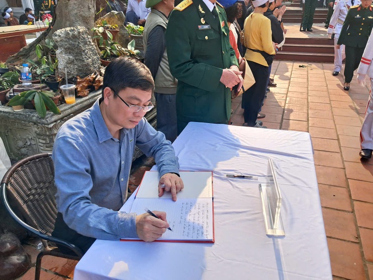 Trang trọng Lễ đón nhận, truy điệu và an táng hài cốt liệt sĩ Đặng Xuân Cảnh- Ảnh 5.