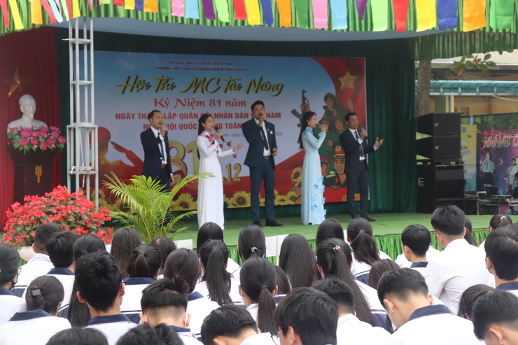 Trường THPT Nguyễn Bỉnh Khiêm tổ chức Hội thi "MC tài năng"- Ảnh 2.
