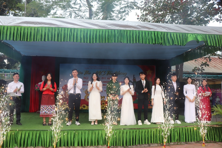 Trường THPT Nguyễn Bỉnh Khiêm tổ chức Hội thi "MC tài năng"- Ảnh 4.