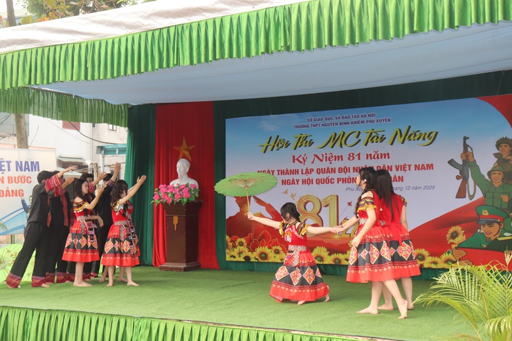 Trường THPT Nguyễn Bỉnh Khiêm tổ chức Hội thi "MC tài năng"- Ảnh 3.