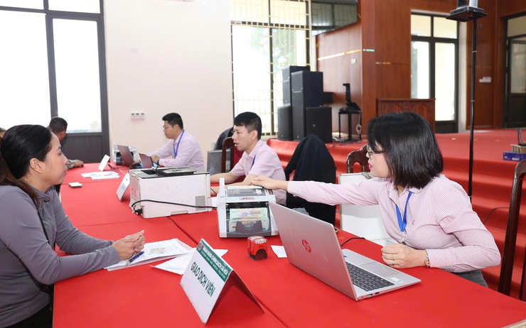 Xã Minh Châu phối hợp với Ngân hàng Chính sách xã hội triển khai tuyên truyền chính sách tín dụng ưu đãi cho người dân Thủ đô- Ảnh 1.