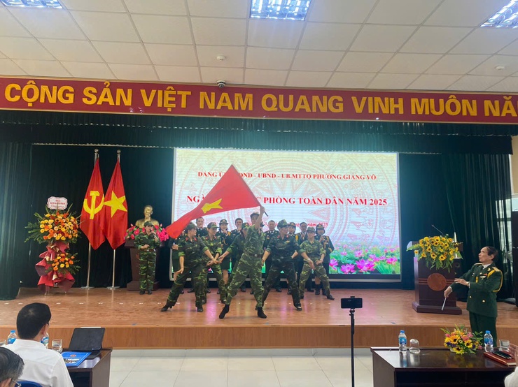 PHƯỜNG GIẢNG VÕ: TỔNG KẾT CÔNG TÁC QUÂN SỰ, QUỐC PHÒNG NĂM 2025, TRIỂN KHAI NHIỆM VỤ NĂM 2026- Ảnh 1.