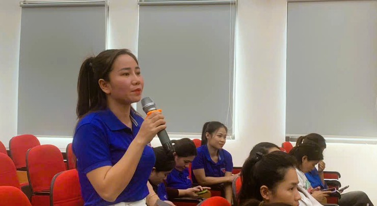 Đồng chí Vũ Duy Hùng - Phó Bí thư Đảng uỷ, Chủ tịch UBND phường Tây Tựu đối thoại với thanh niên- Ảnh 2.