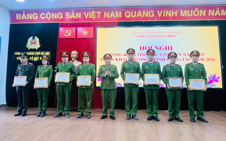 CÔNG AN XÃ HÁT MÔN TỔ CHỨC HỘI NGHỊ TỔNG KẾT CÔNG TÁC NĂM 2025, TRIỂN KHAI CHƯƠNG TRÌNH CÔNG TÁC NĂM 2026- Ảnh 4.