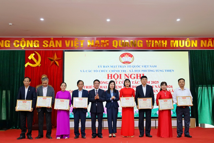 Phường Tùng Thiện tổ chức Hội nghị tổng kết công tác mặt trận và các tổ chức chính trị - xã hội năm 2025- Ảnh 8.