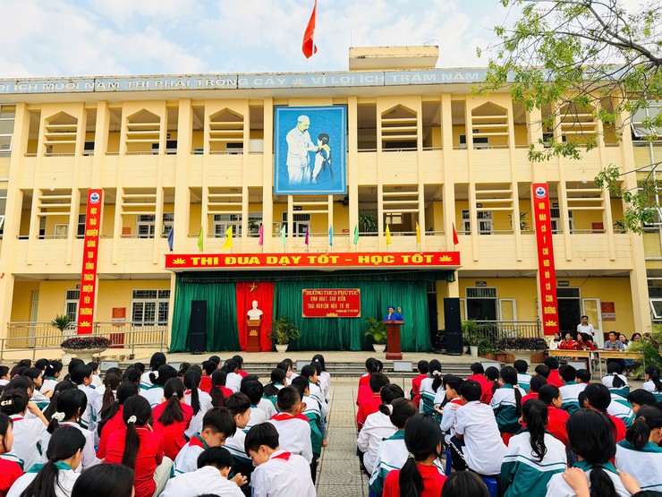 Lớp truyền dạy di sản văn hóa phi vật thể “Tò he” - Ảnh 1.