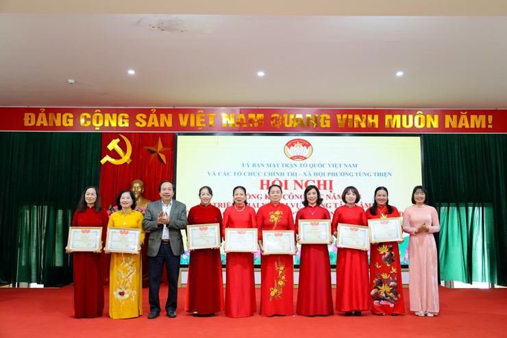 Phường Tùng Thiện tổ chức Hội nghị tổng kết công tác mặt trận và các tổ chức chính trị - xã hội năm 2025- Ảnh 7.