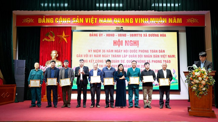 UBND xã Dương Hòa tổ chức Kỷ niệm 36 năm Ngày Hội Quốc phòng toàn dân gắn với 81 năm Ngày thành lập Quân đội nhân dân Việt Nam và Tổng kết công tác quân sự, quốc phòng năm 2025...- Ảnh 7.