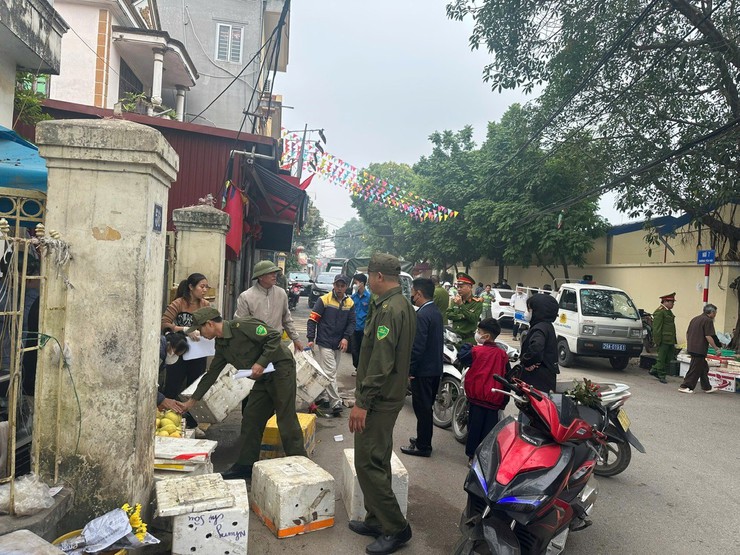 PHƯỜNG THƯỢNG CÁT TIẾP TỤC RA QUÂN ĐẢM BẢO 
TRẬT TỰ VĂN MINH ĐÔ THỊ- Ảnh 3.