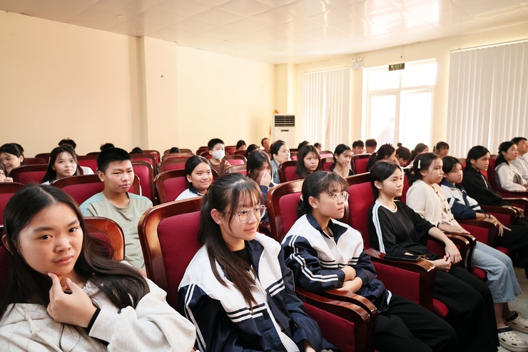 Xã Quảng Bị chiếu phim “Mưa đỏ” miễn phí phục vụ Nhân dân, lan tỏa tinh thần yêu nước- Ảnh 8.