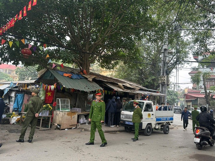 PHƯỜNG THƯỢNG CÁT TIẾP TỤC RA QUÂN ĐẢM BẢO 
TRẬT TỰ VĂN MINH ĐÔ THỊ- Ảnh 2.