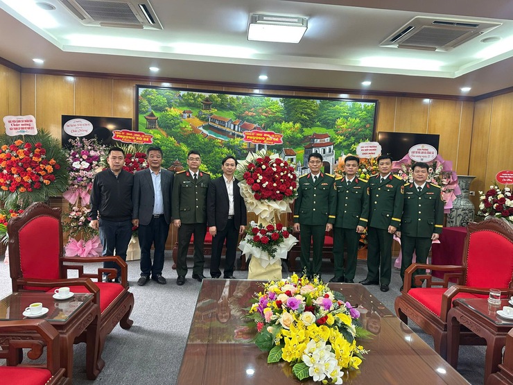 Lãnh đạo phường Bồ Đề thăm, chúc mừng Ban Chỉ huy Quân sự phường và các đơn vị quân đội trên địa bàn - Ảnh 9.