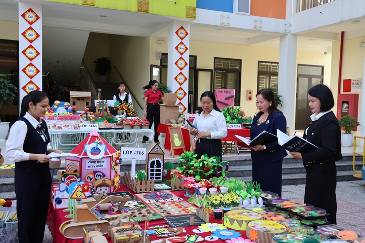 Trường Mầm non Đông Sơn (xã Phú Nghĩa) tổ chức Hội thi “Đồ dùng tự tạo” năm học 2025-2026- Ảnh 4.