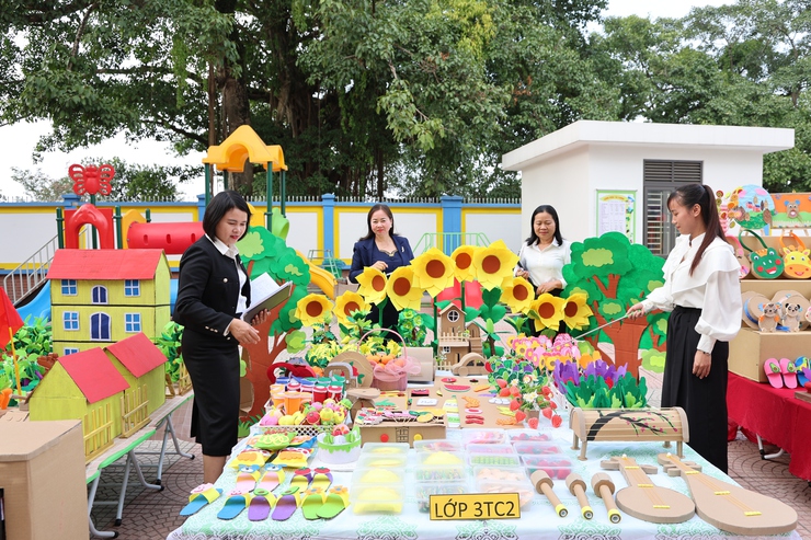 Trường Mầm non Đông Sơn (xã Phú Nghĩa) tổ chức Hội thi “Đồ dùng tự tạo” năm học 2025-2026- Ảnh 2.