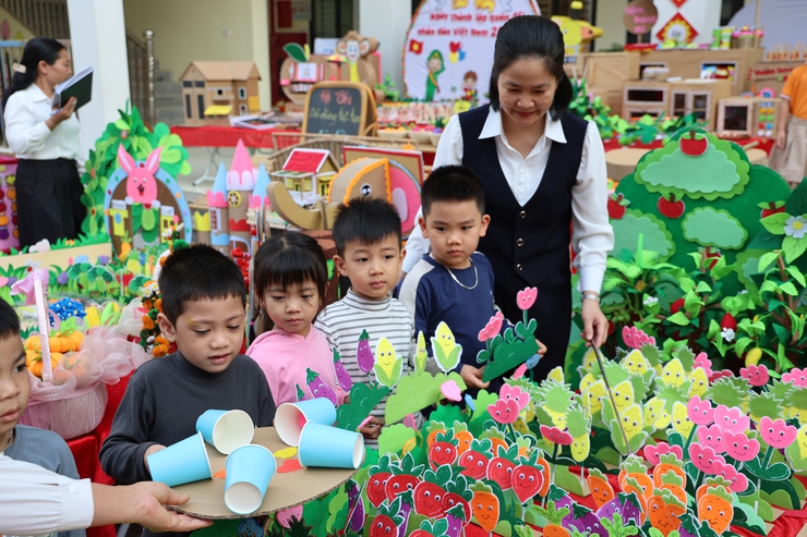 Trường Mầm non Đông Sơn (xã Phú Nghĩa) tổ chức Hội thi “Đồ dùng tự tạo” năm học 2025-2026- Ảnh 7.