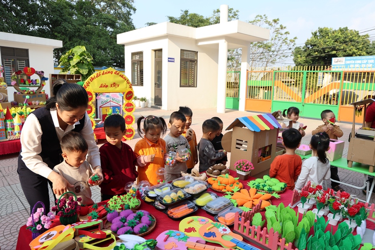 Trường Mầm non Đông Sơn (xã Phú Nghĩa) tổ chức Hội thi “Đồ dùng tự tạo” năm học 2025-2026- Ảnh 9.