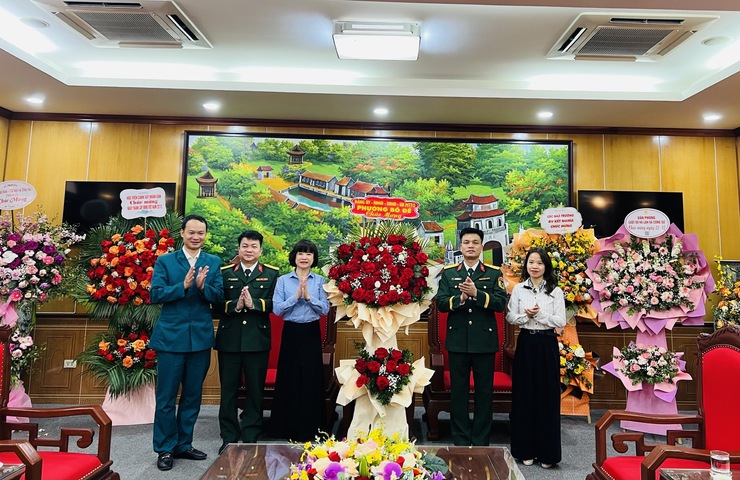 Lãnh đạo phường Bồ Đề thăm, chúc mừng Ban Chỉ huy Quân sự phường và các đơn vị quân đội trên địa bàn - Ảnh 2.