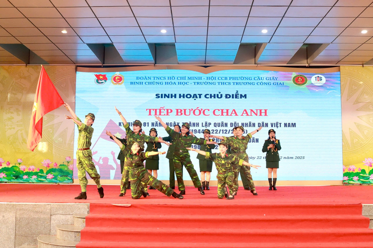 HÁT MÃI KHÚC QUÂN HÀNH – CHƯƠNG TRÌNH SINH HOẠT CHỦ ĐIỂM CHÀO MỪNG 81 NĂM NGÀY THÀNH LẬP QUÂN ĐỘI NHÂN DÂN VIỆT NAM VÀ 36 NĂM NGÀY HỘI QUỐC PHÒNG TOÀN DÂN - Ảnh 2.