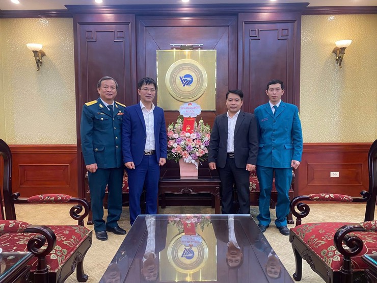 PHƯỜNG KIM LIÊN THĂM, TẶNG QUÀ CÁC ĐƠN VỊ QUÂN ĐỘI NHÂN DỊP 22/12- Ảnh 5.