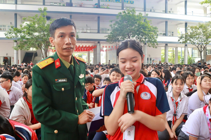HÁT MÃI KHÚC QUÂN HÀNH – CHƯƠNG TRÌNH SINH HOẠT CHỦ ĐIỂM CHÀO MỪNG 81 NĂM NGÀY THÀNH LẬP QUÂN ĐỘI NHÂN DÂN VIỆT NAM VÀ 36 NĂM NGÀY HỘI QUỐC PHÒNG TOÀN DÂN - Ảnh 3.