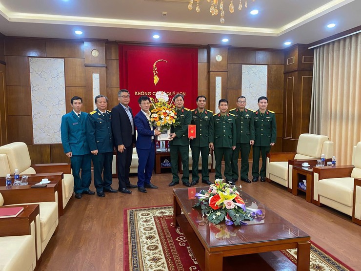 PHƯỜNG KIM LIÊN THĂM, TẶNG QUÀ CÁC ĐƠN VỊ QUÂN ĐỘI NHÂN DỊP 22/12- Ảnh 4.