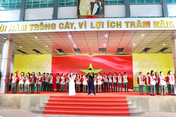 HÁT MÃI KHÚC QUÂN HÀNH – CHƯƠNG TRÌNH SINH HOẠT CHỦ ĐIỂM CHÀO MỪNG 81 NĂM NGÀY THÀNH LẬP QUÂN ĐỘI NHÂN DÂN VIỆT NAM VÀ 36 NĂM NGÀY HỘI QUỐC PHÒNG TOÀN DÂN - Ảnh 4.