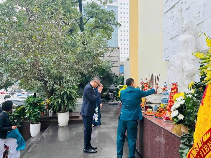 Phường Kim Liên tổ chức dâng hương tưởng niệm tại Địa điểm lưu niệm sự kiện lịch sử cách mạng kháng chiến Bệnh viện Bạch Mai- Ảnh 4.