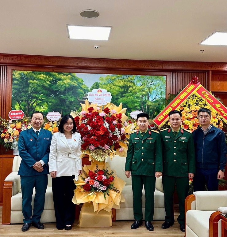 PHƯỜNG KIM LIÊN THĂM, TẶNG QUÀ CÁC ĐƠN VỊ QUÂN ĐỘI NHÂN DỊP 22/12- Ảnh 3.