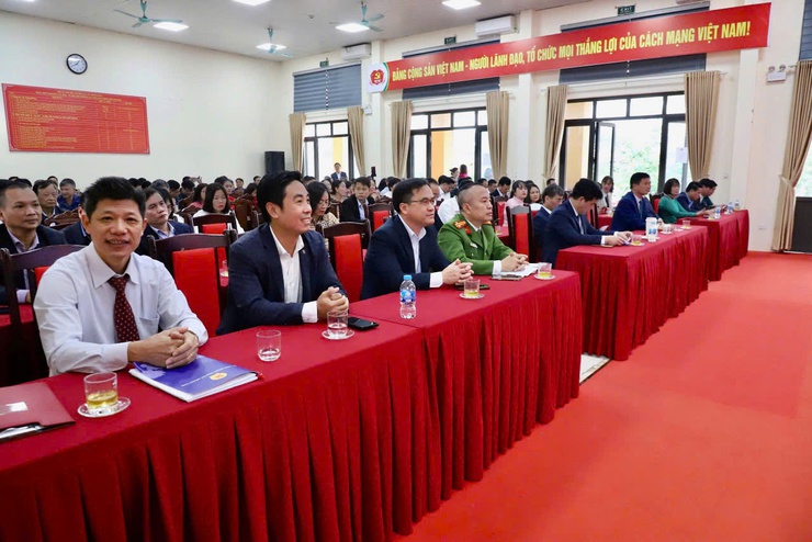 Xã Hồng Vân tổng kết công tác Đảng, chính quyền năm 2025; Triển khai nhiệm vụ trọng tâm, phát động phong trào thi đua năm 2026- Ảnh 1.